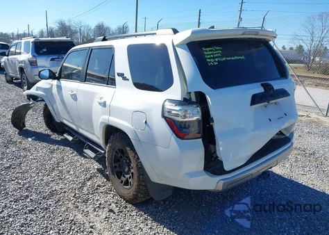 2022 Toyota 4Runner Trd Off Road Premium z USA, uszkodzony, nr VIN JTERU5JR2N6043258